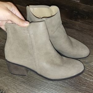 🌷💚brown ankle booties